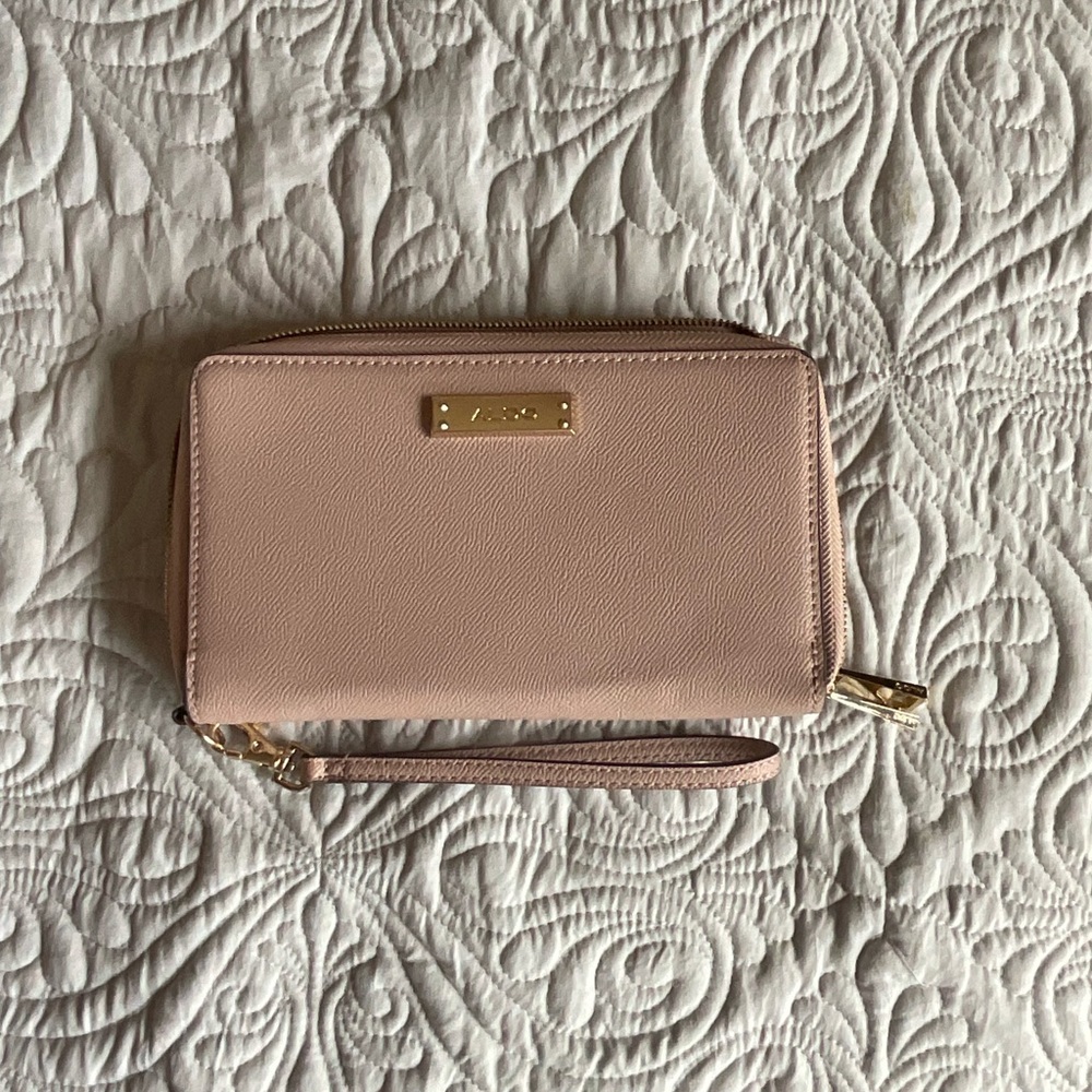 Aldo wristlet